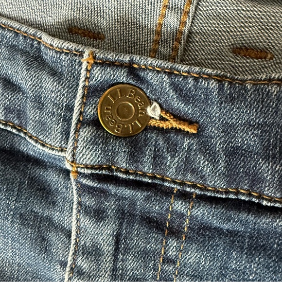 L.L. BEAN Men’s Beanflex Natural Fit Denim Jeans Med Wash Size 35 - Picture 4 of 9